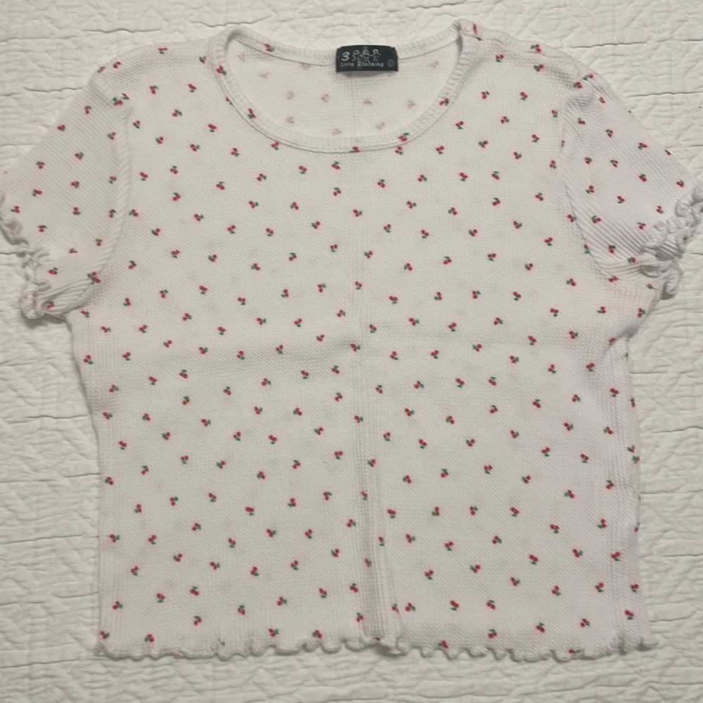 Super cute crop top.